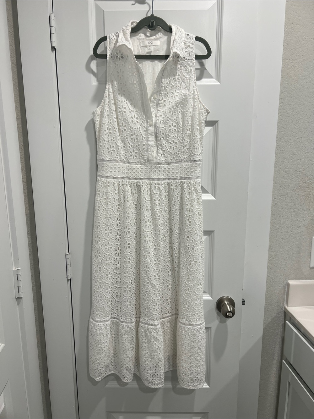 1901 White Eyelet Collared Sleeveless Midi Dress